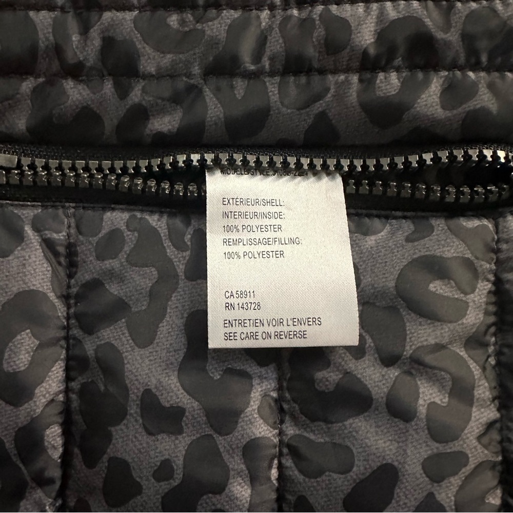 NWT Women’s Tribal Reversible Leopard and Grey Puffer Vest! - Picture 4 of 7